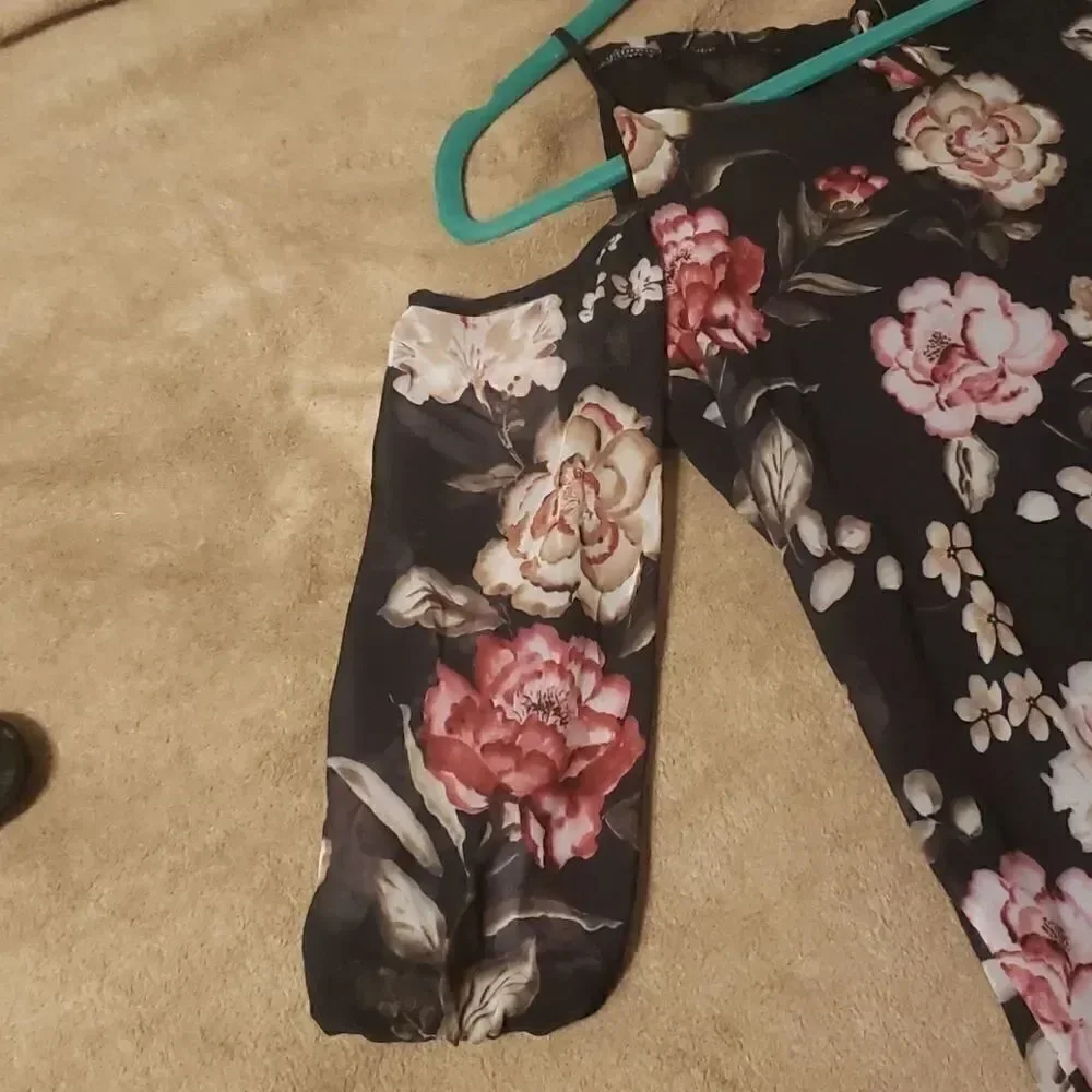 NEW York & Company blouse. Medium. Floral.